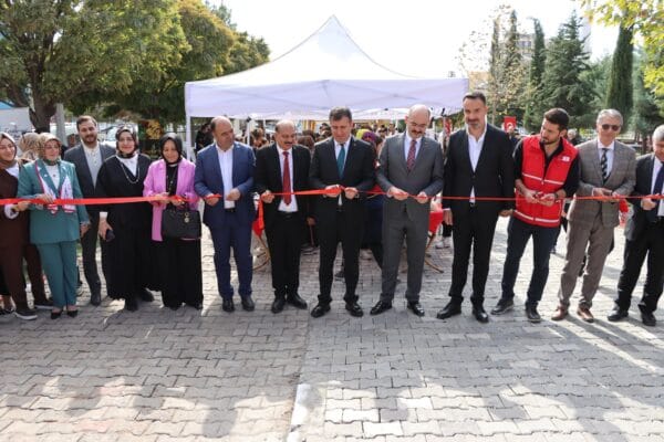 Kadir Evliyaoğlu Koleji ve Kızılaydan  anlamı kermes