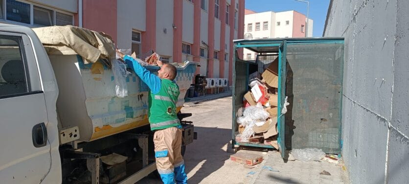 Haliliye Belediyesi, Sıfır Atık Projesi Kapsamında Ambalaj Atık Kumbaralarını İlçeye Yerleştirdi