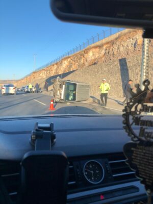 Şanlıurfa’da Gizli Buzlanma Trafikte Kazaya Neden Oldu: 2 Kişi Yaralandı