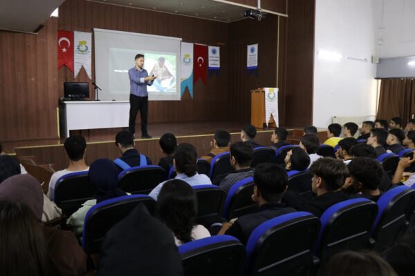 Haliliye Belediyesi Üniversitesi Sınavına Hazırlanan Gençlere Motivasyon Desteği