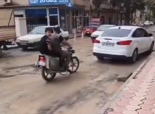 Viranşehirli Vatandaşlar Çamur ve Çukur Sorununa Çözüm İstiyor