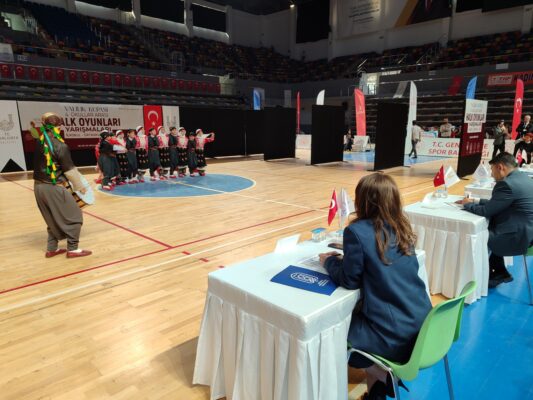 Valilik Kupasi Okullar Arasi Halk Oyunlari Yarişmasi Tamamlandi