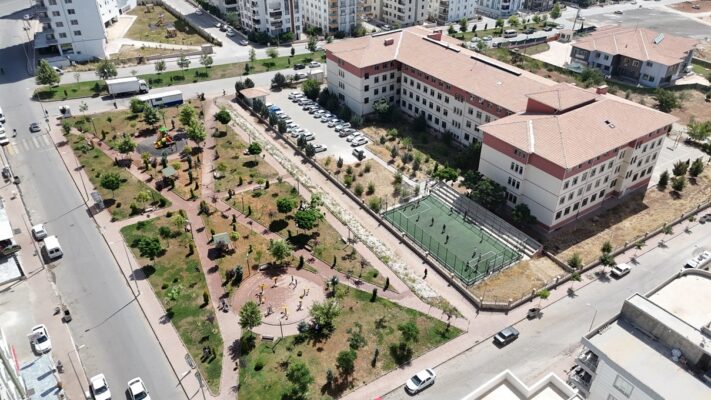 Karaköprü Belediyesi’Nden Okullara Destek