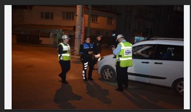 Sokakta Gerilim : Polise Bıçaklı Saldırı oldu !