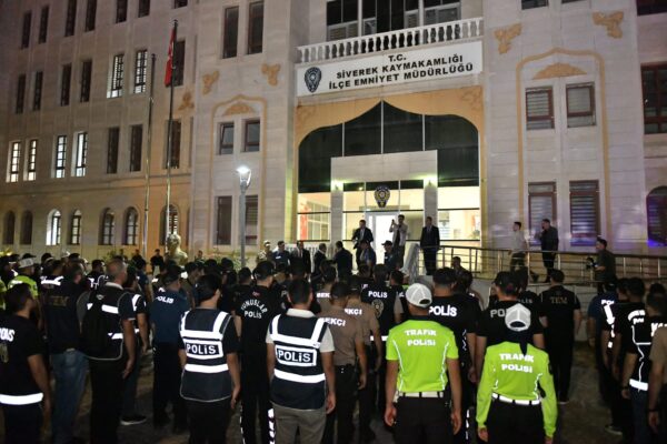 400 polis Urfa’da sahalara indi