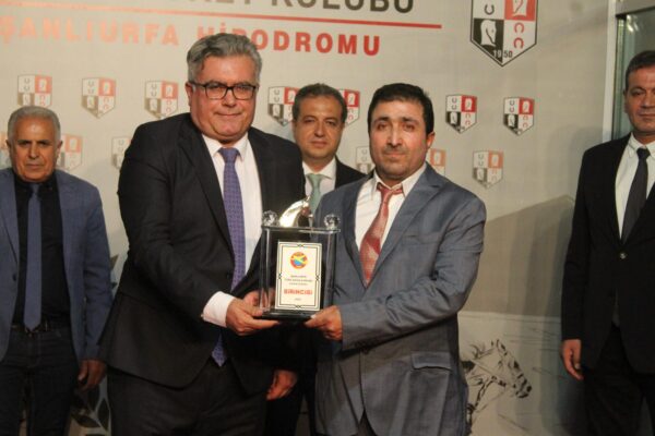 THK KUPASI KOŞUSUNU TURGUTAY İSİMLİ AT KAZANDI