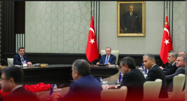 Kabine Toplanıyor: Gündemde Orman Yangınları ve Emekli Maaşları Var