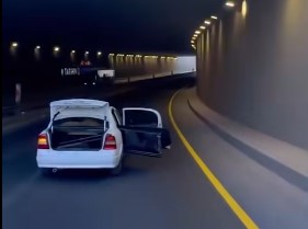 Şanlıurfa’da Trafikte Tehlike: Plakasız ve Kapıları Açık Araç Kamerada!