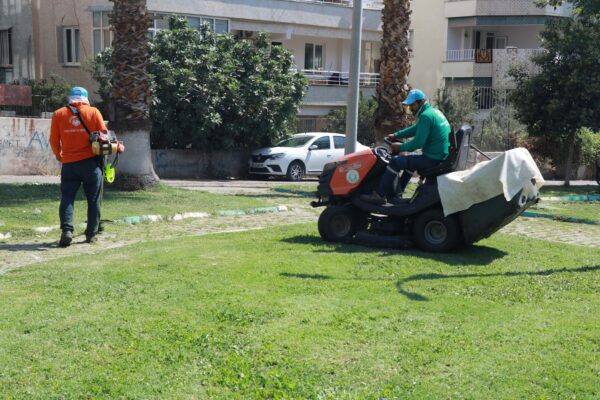 HALİLİYE BELEDİYESİ’NDEN PARKLARA YENİLEME VE GÜZELLEŞTİRME ÇALIŞMASI