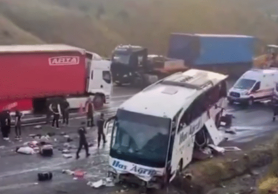 Katliam Gibi Kaza:  6 Ölü, Çok Sayıda Yaralı!