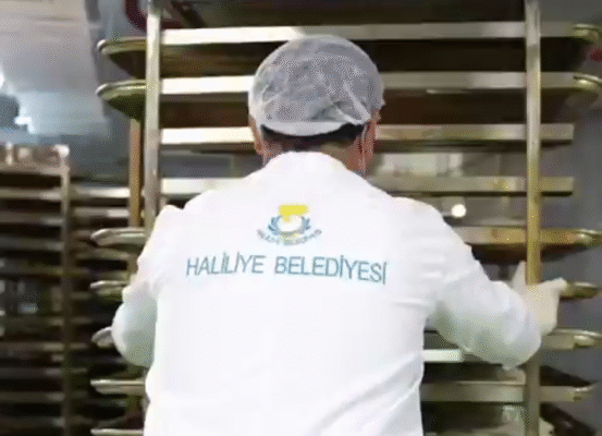 Haliliye’de Dayanışma Sofralarda Buluşuyor: Her Gün Binlerce Ekmek Dağıtılıyor