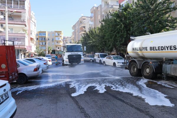HALİLİYE BELEDİYESİ’NDEN MAHALLELERE TEMİZLİK ÇIKARMASI