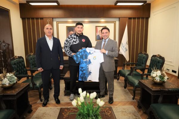Şampiyon sporcudan Kaymakama ziyaret