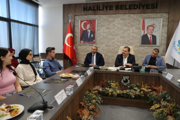 BAŞKAN CANPOLAT, DERECEYE GİREN ÖĞRENCİLERİ ÖDÜLLENDİRDİ