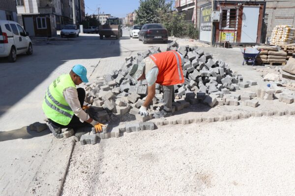 HALİLİYE’DE 15 EKİP İLE YOL YAPIM VE ONARIM ÇALIŞMALARI SÜRÜYOR