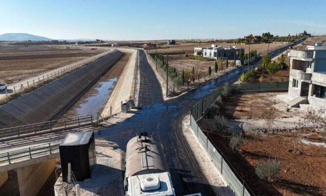 Karaköprü kırsalında kış öncesi yollar yenileniyor