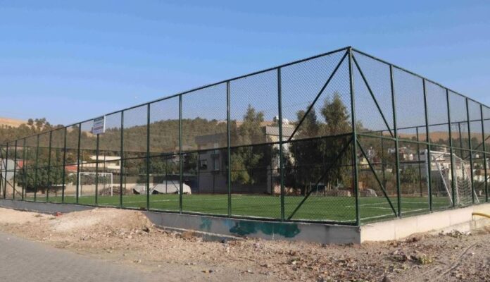 Karaköprü Güllübağ’da çocuklar için yeni spor alanı kazandırıldı (VİDEO)