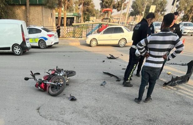 Harran’da ticari araç ile motosiklet çarpıştı